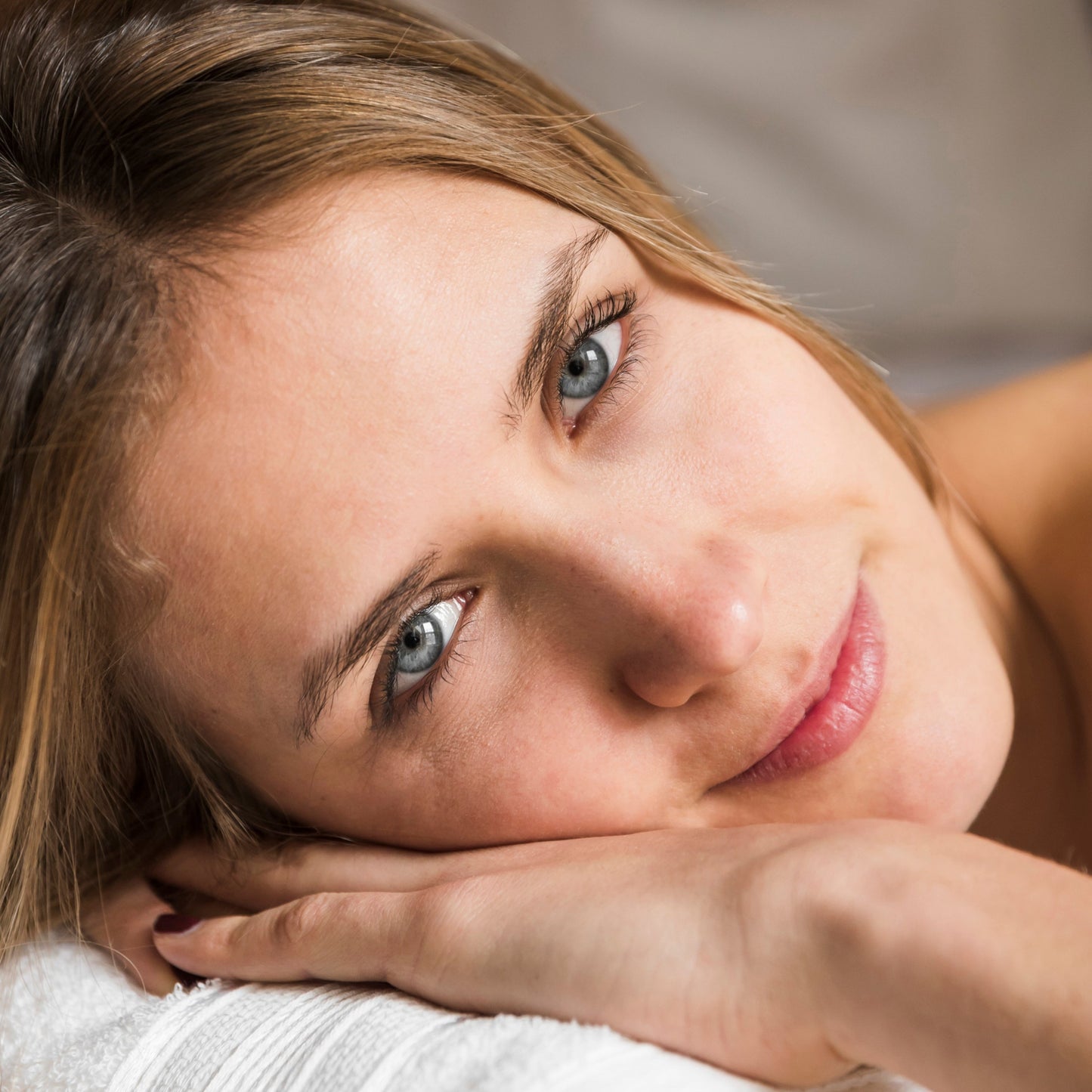 Rejuvenecimiento , Levanta Párpados , Reduce Bolsas y Surcos (3 Sesiones)